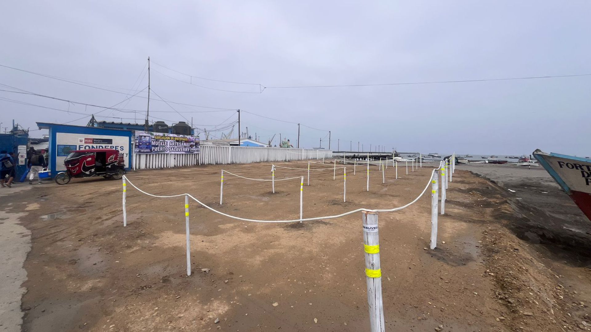 Sesuveca implementa zona de estacionamiento en puerto de pescadores